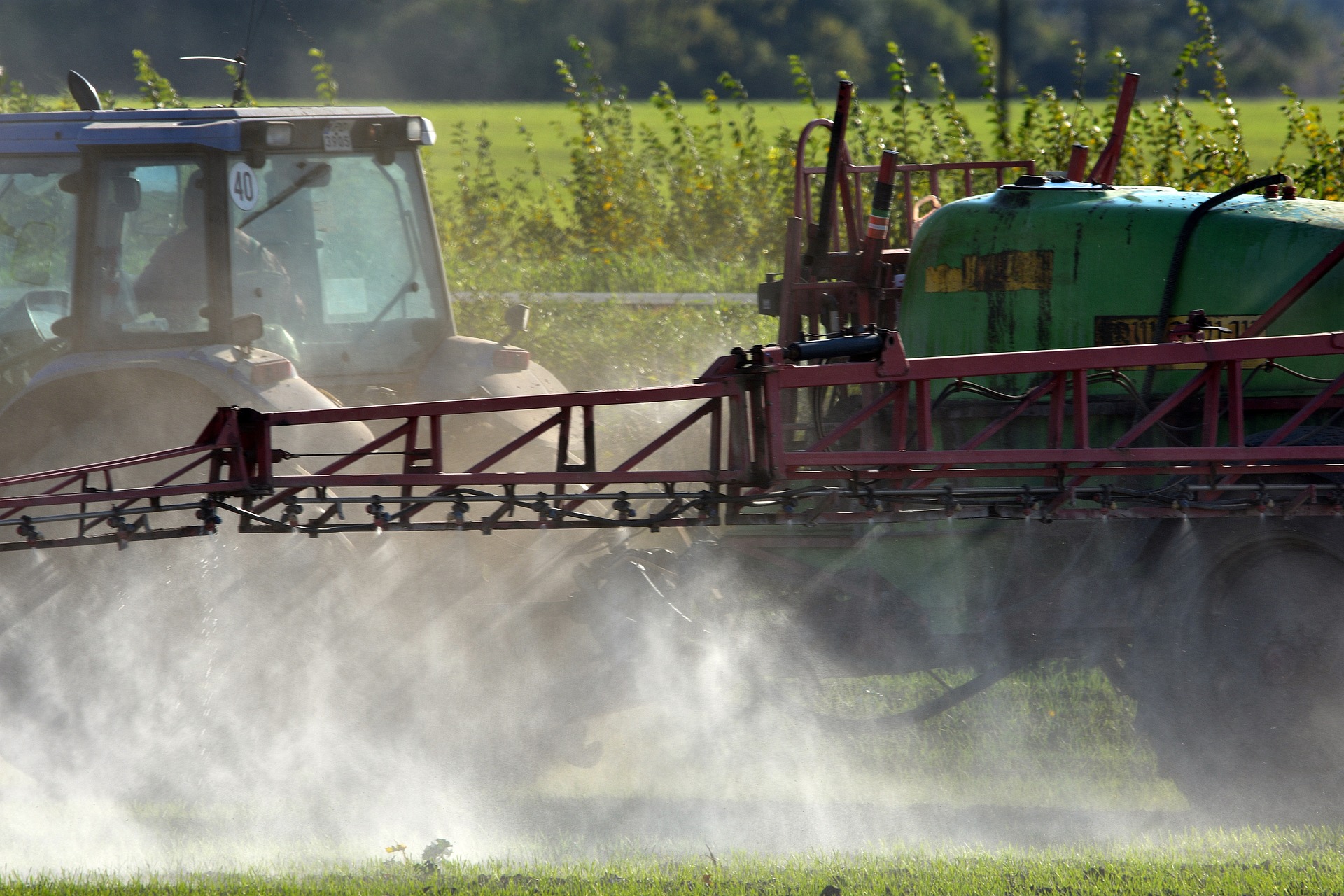 agriculture-farmer-glyphosate